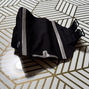 lululemon athletica Black and arm sleeve for phone